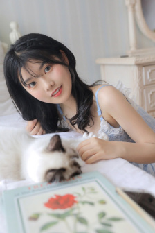 彭丹早期三级未删减版